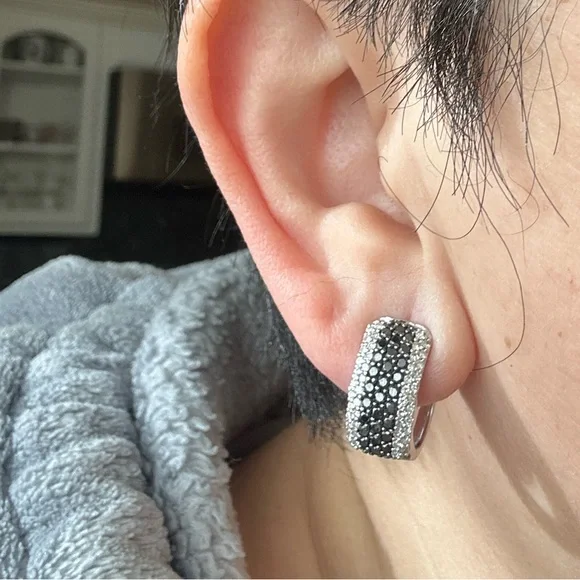 14K white goldearrings with black and white diamonds